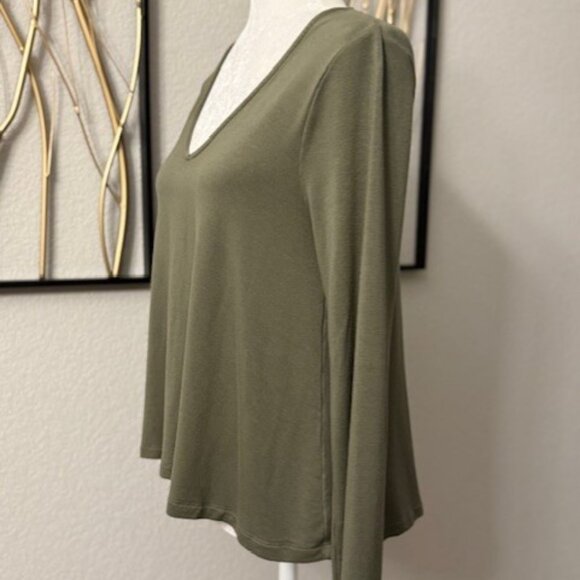 LOU & GREY V-neck Buttery Soft Top - Picture 6 of 14